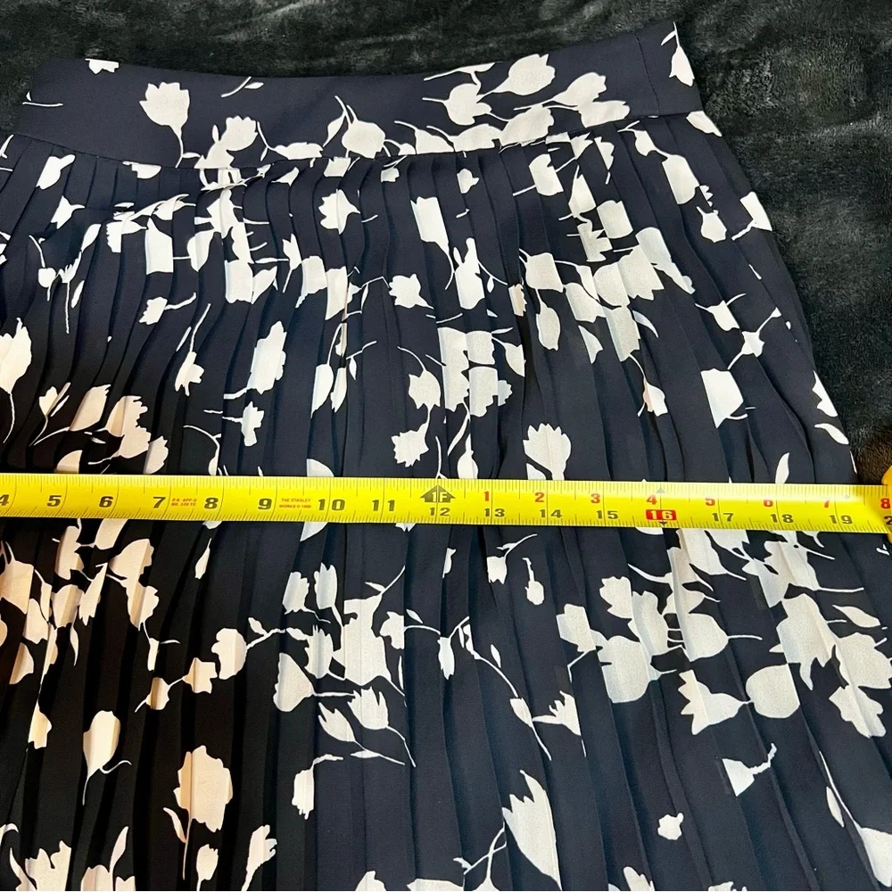 J‎ Crew Factory Women’s Navy Floral Knife Pleated Chiffon Lined Midi Skirt 2